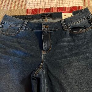 Tablets cuffed straight leg jeans